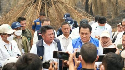 Perkuat Kolaborasi Penanganan Karhutla, Wamen LH Dampingi Gubernur Herman Deru Tinjau Titik Api di Palembang